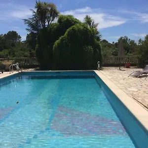 https://la-madonette.fr-provencehotel.com