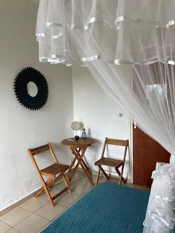 La Canopee Enchantee, Chambres D'Hotes, Piscine, Proche Aeroport, Gare Maritime Les Abymes Guest house