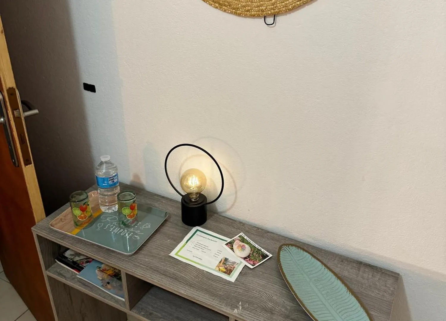 Guest house La Canopee Enchantee, Chambres D'Hotes, Piscine, Proche Aeroport, Gare Maritime Les Abymes