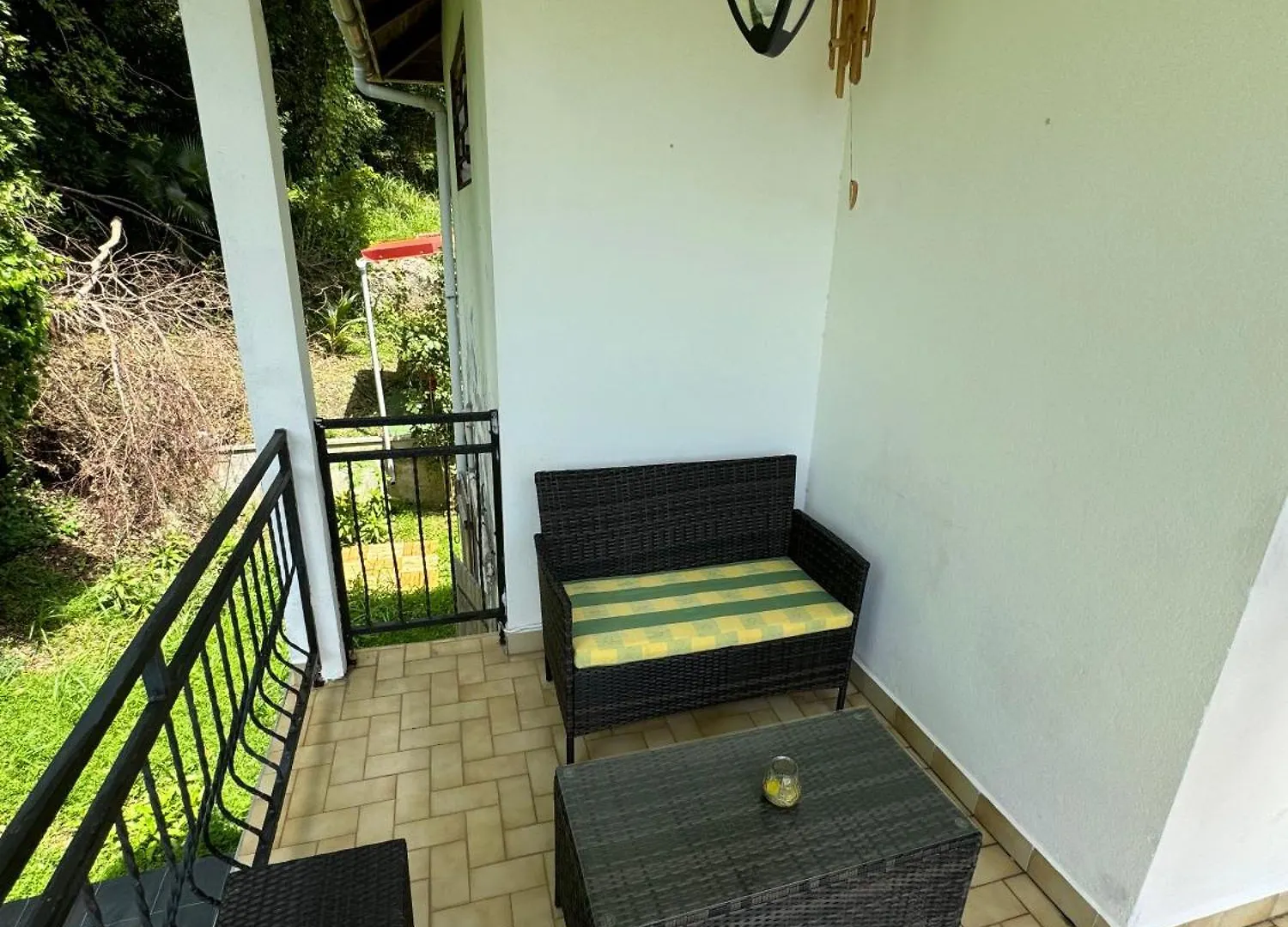Guest house La Canopee Enchantee, Chambres D'Hotes, Piscine, Proche Aeroport, Gare Maritime Les Abymes